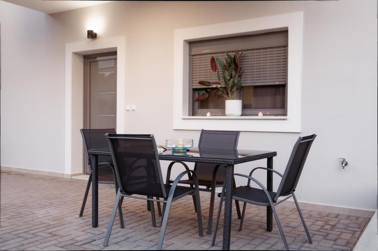 Niriides Apartments Порто-Хелі Екстер'єр фото